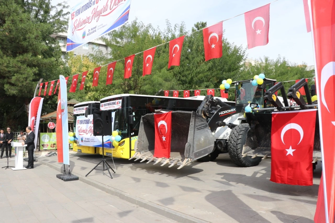 15 YENİ HALK OTOBÜSÜ VE 6 İŞ MAKİNESİ