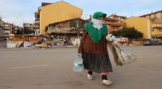 73 yaşında geri dönüşüm kralı oldu, evini fabrika yaptı