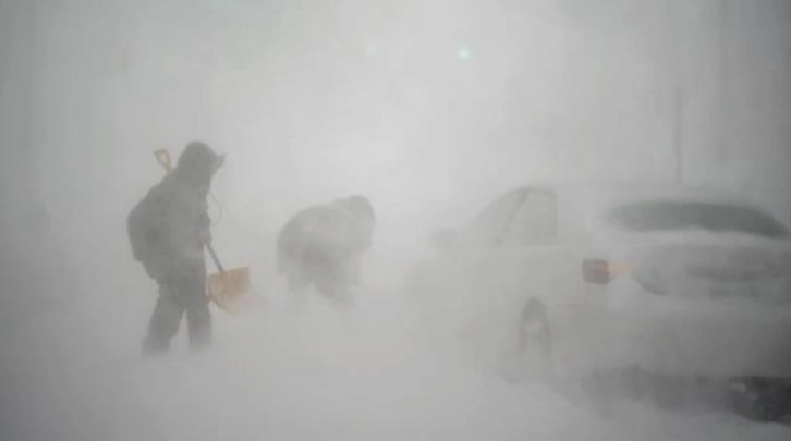 ABD'de 4 eyalette acil durum ilan edildi! Kar 100 binden fazla kişiyi de elektriksiz bıraktı
