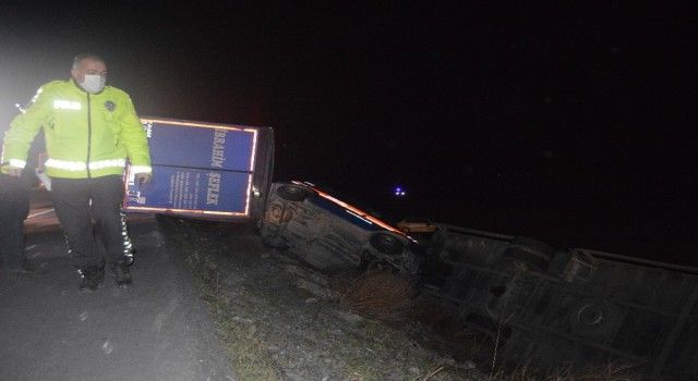 Afyon'da şiddetli rüzgar dehşet saçtı