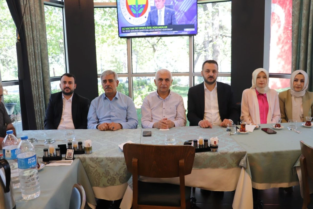 AK Parti, Gazetecilerle Bir Araya Geldi
