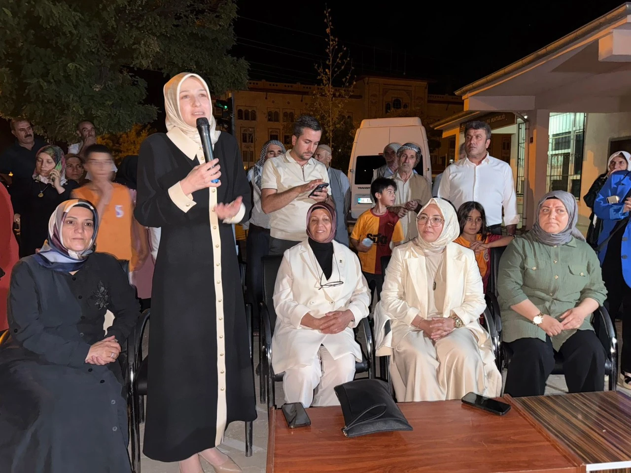 AK Parti Kadın Kolları Barış Mahallesi&rsquo;nde Vatandaşlarla Buluştu