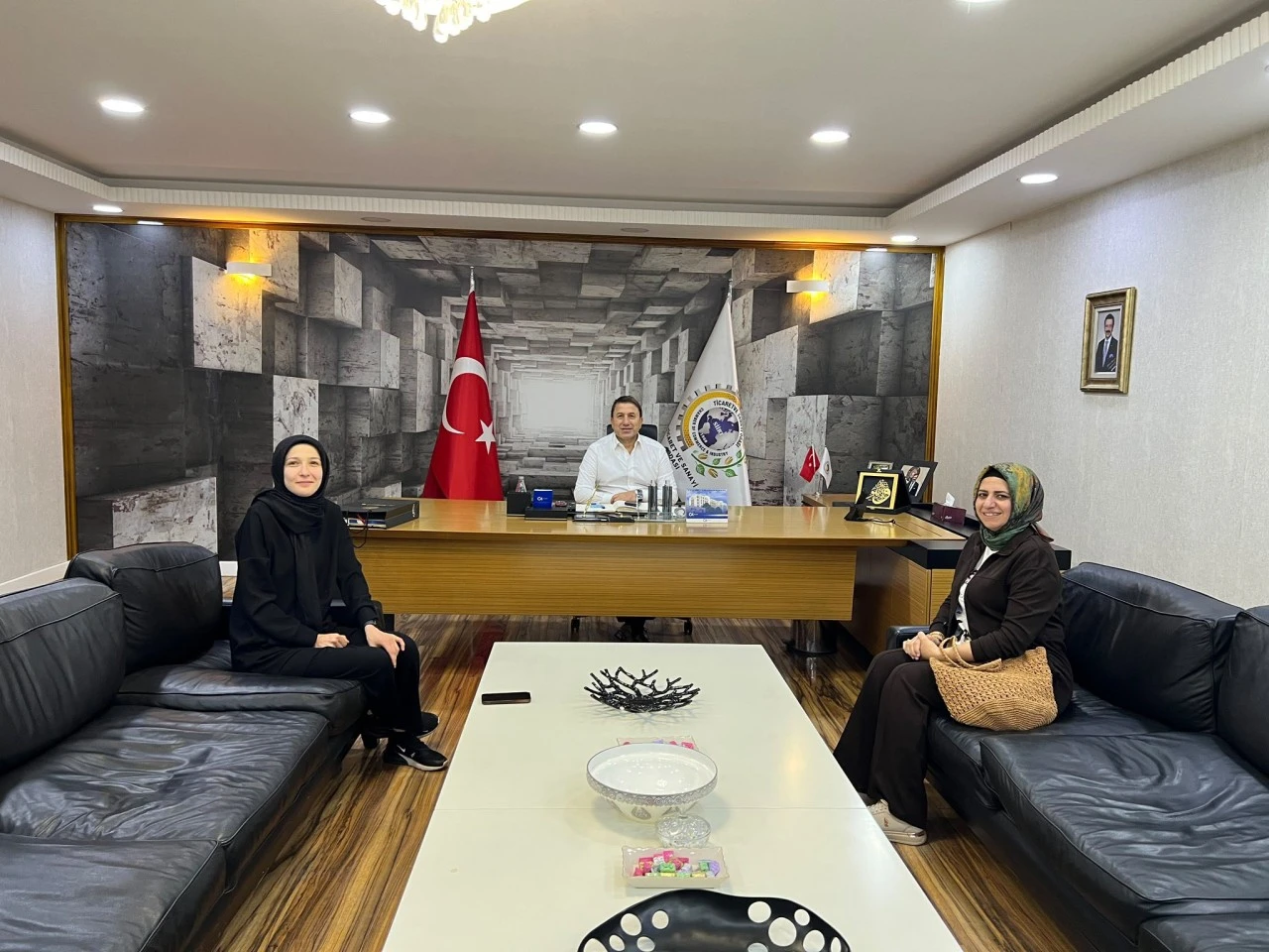 AK Parti Kadın Kolları&rsquo;ndan G&uuml;ven Kuzu&rsquo;ya Hayırlı Olsun Ziyareti