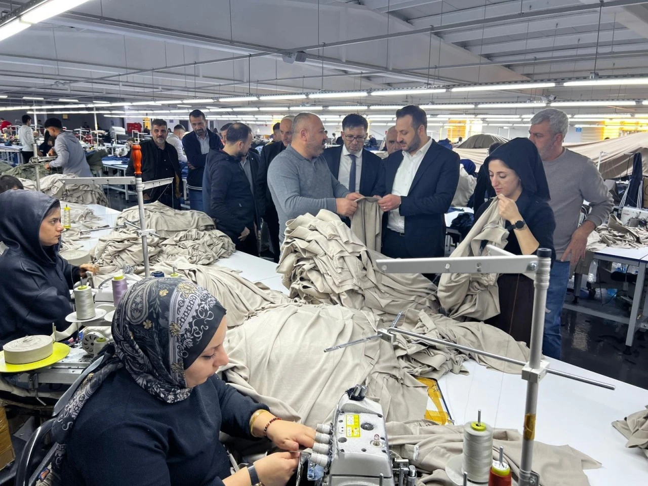 AK Parti Siirt İl Başkanı &Ouml;zturan&rsquo;dan Tekstil At&ouml;lyelerine Ziyaret