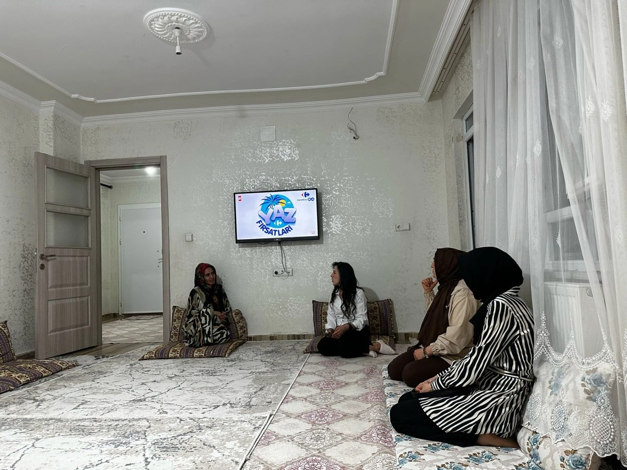 AK Parti Siirt Kadın Kolları Başkanı Mavi'den İhtiyaç Sahiplerine Destek Eli
