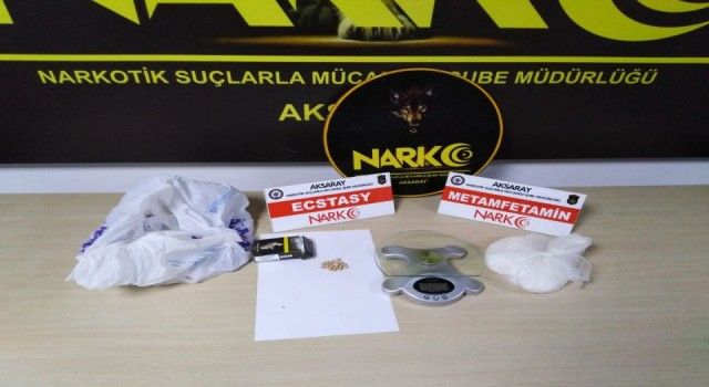 Aksaray&#039;da sokak satıcılarına operayon: 3 tutuklama