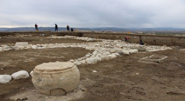 Amasya'da 2 bin 500 yıllık ateş tapınağı bulundu