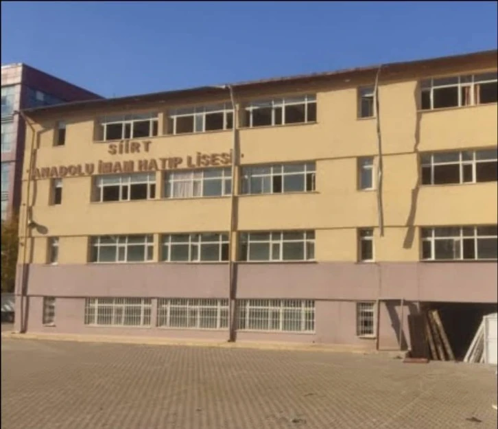 Anadolu İmam Hatip Lisesi binası yıktırılıyor