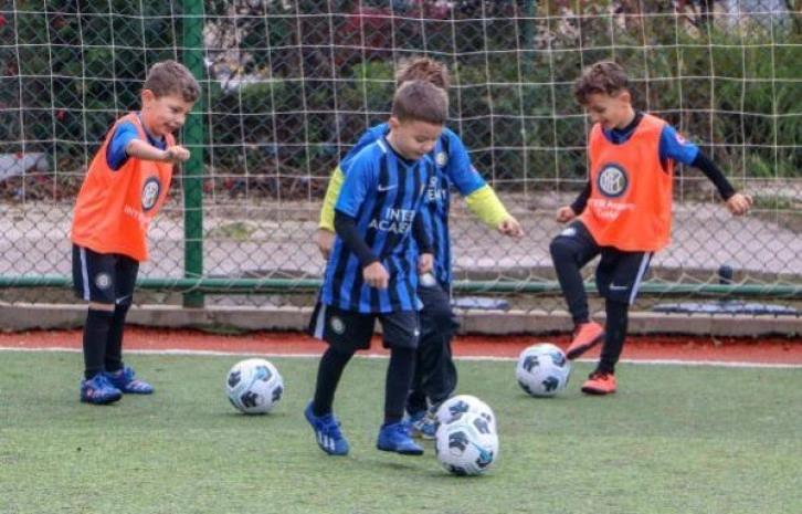 Antalya'da kurulan Inter Academy ile çocuklar hem futbol, hem İngilizce öğreniyor