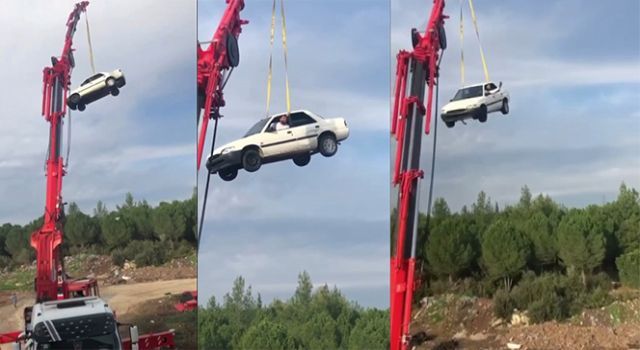 Antalya'da vinçle 30 metreye çıkartılan otomobilde tehlikeli eğlence