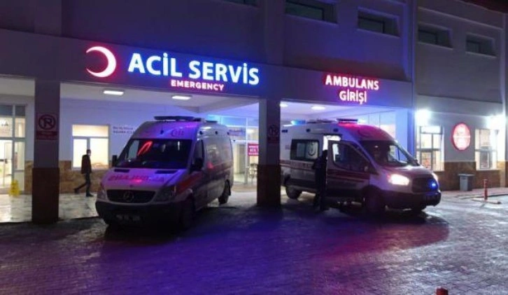 Arkadaşlar arasında çıkan kavgada 1’i ağır 3 kişi bıçakla yaralandı