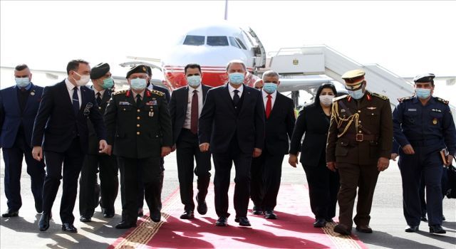 Bakan Akar ile Orgeneral Güler Irak'ta