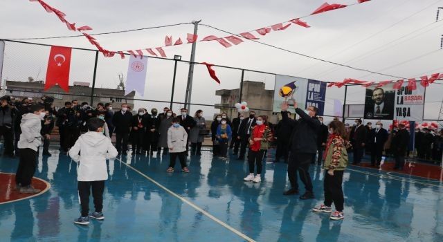 Bakan Kasapoğlu Siirtli çocuklarla voleybol oynadı 