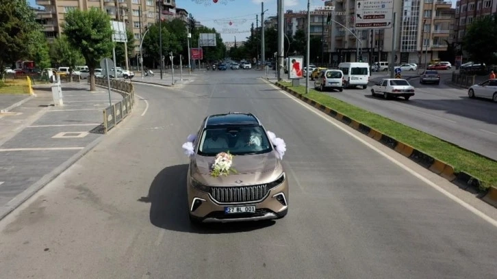 Başkanın TOGG'u gelin arabası oldu