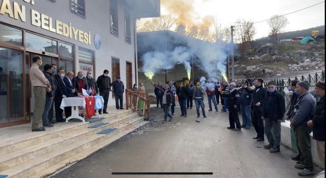 Başkanın verdiği zammı duyan personel sevinçten havalara uçtu