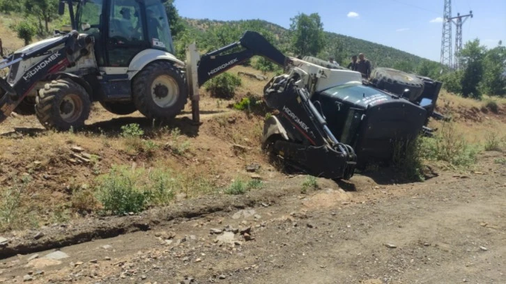 Baykan'da Kepçe Devrildi