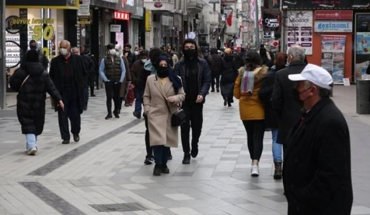 Bilim Kurulu Üyesi Özlü: Salgın eskisi gibi değil, virüs gücünü kaybediyor