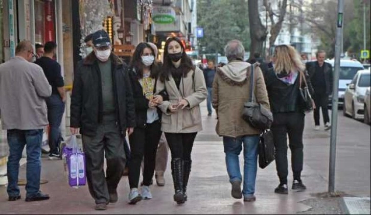 Bilim Kurulu Üyesi Şener: 3 hafta içinde vaka sayısında pik seviyeleri göreceğiz