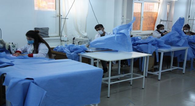 Bismil'de üretiliyor, İtalya'daki sağlık çalışanları giyiyor