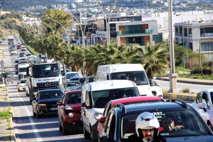 Bodrum'da oteller doldu, trafik kilitlendi, denetimler iki katına çıktı