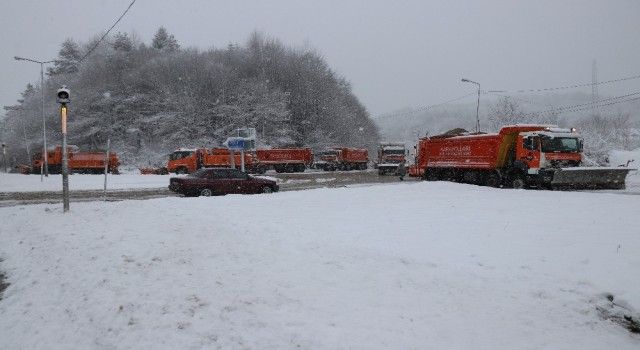 Bolu Dağı'nda lapa lapa kar yağıyor