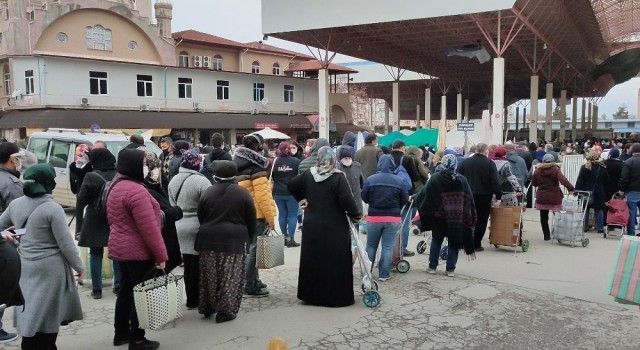 Burdur'da pazar girişlerinde HES Kodu uygulaması sonuç vermeye başladı