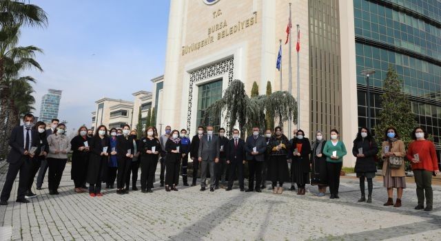 Bursa Büyükşehir'in gönüllü denetçilerine plaket