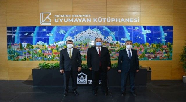 Bursa Valisi&#039;nden Uyumayan Kütüphane ziyareti