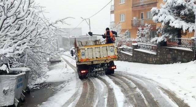 Bursa Yıldırım&#039;da kar timi görevde