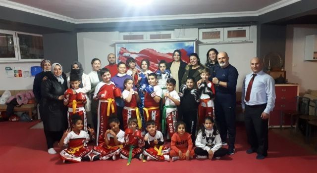 Bursa'da kickboksta terfi heyecanı yaşandı
