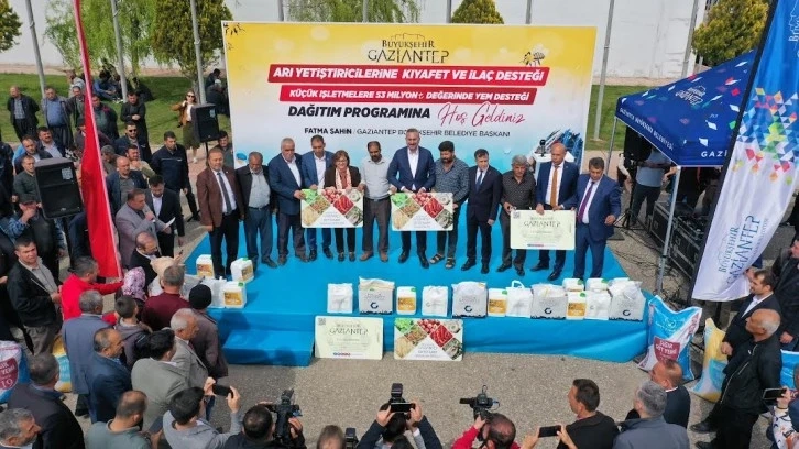 Büyükşehir’den Çiftçilere dev destek! Arı ve Hayvan yetiştiricilerine yem, ekipman ve ilaç dağıtımı yapıldı