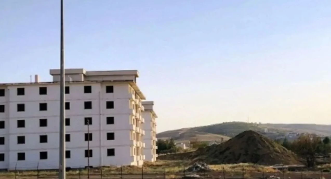 Cezaevi İnşaatı S&uuml;r&uuml;ncemede: Personel Beşiri&rsquo;ye Gidip Geliyor