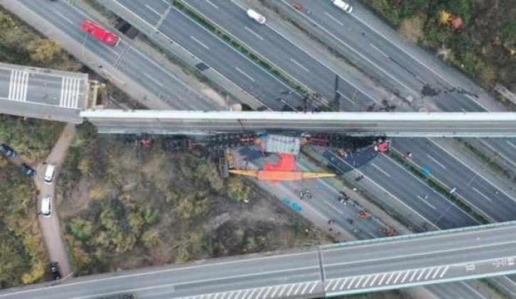 Çin’de otoyol köprüsü çöktü: 3 ölü, 4 yaralı
