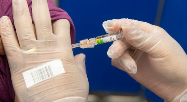 Covid-19 aşısı olan sağlık çalışanı öldü