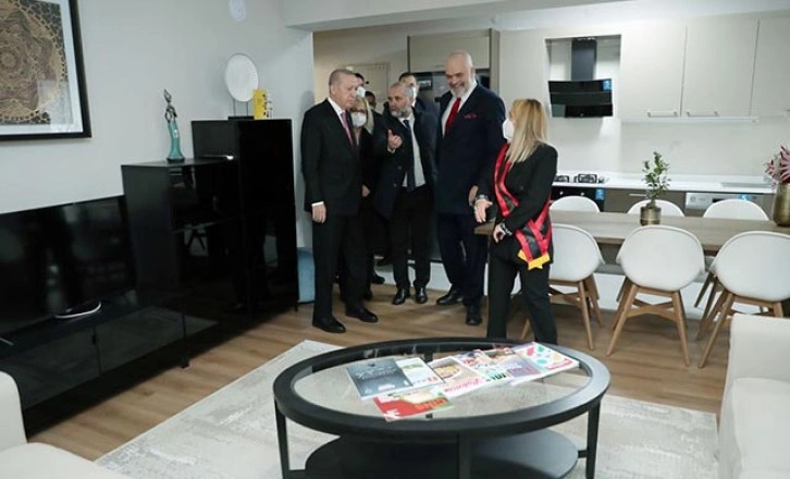 Cumhurbaşkanı Erdoğan Laç kentindeki TOKİ konutlarını ziyaret etti