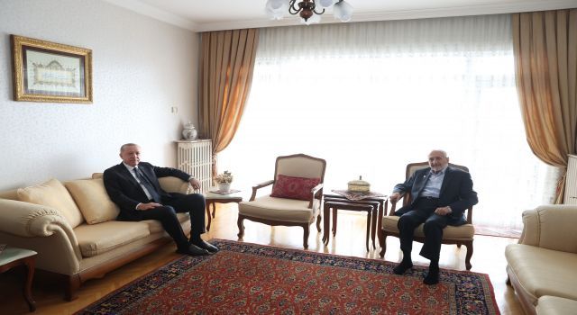 Cumhurbaşkanı Erdoğan, Oğuzhan Asiltürk&#039;ü ziyaret etti