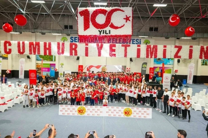 Cumhuriyetin 100. yılında şampiyonlar ödüllendirildi