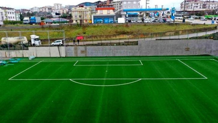 Darıca Nene Hatun Stadı'ndaki batı sahasının çimleri serildi