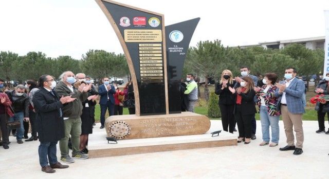 Denizli Merkezefendi'de sağlık emekçilerine 'saygı' anıtı