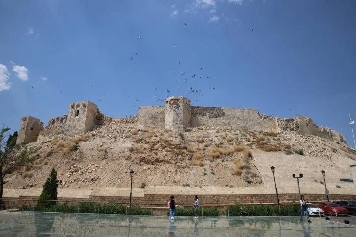 Depremde hasar alan tarihi Gaziantep Kalesinin restorasyonuna başlandı