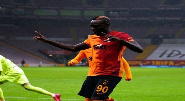 Diagne&#039;den 3 kupalı paylaşım