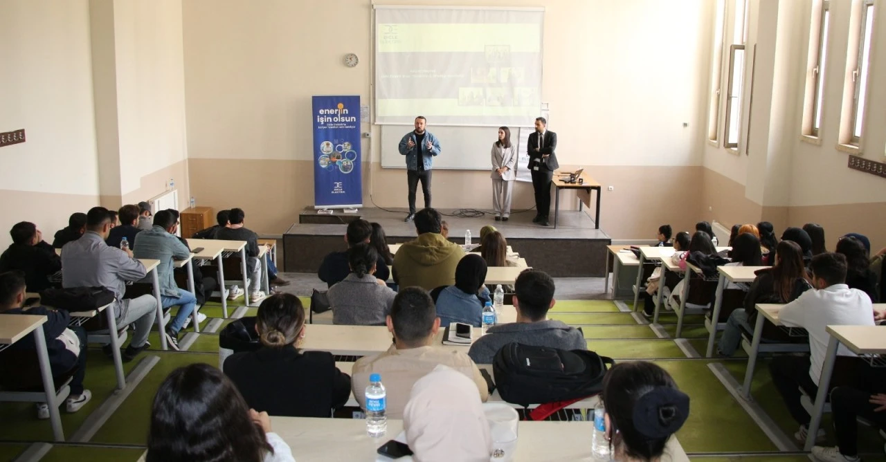 Dicle Elektrik&rsquo;ten &Uuml;niversite &Ouml;ğrencilerine Kariyer Desteği