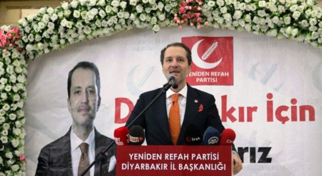 Diyarbakır'da Erbakan'dan 'yeni anayasa' yorumu