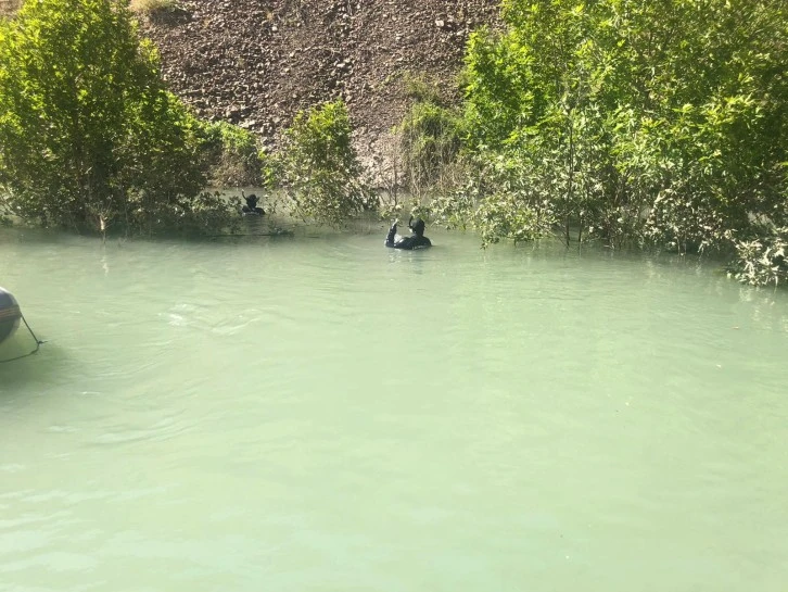 Ekipler Eyüp Güneş'i dağ taş arıyor