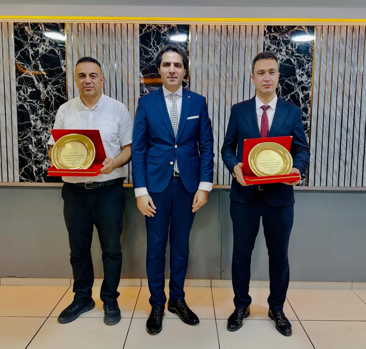 Emekleri Plaketle Ta&ccedil;landırıldı