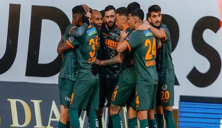 Emre Akbaba'dan hat-trick! Alanyaspor, Hatay'ı dağıttı!