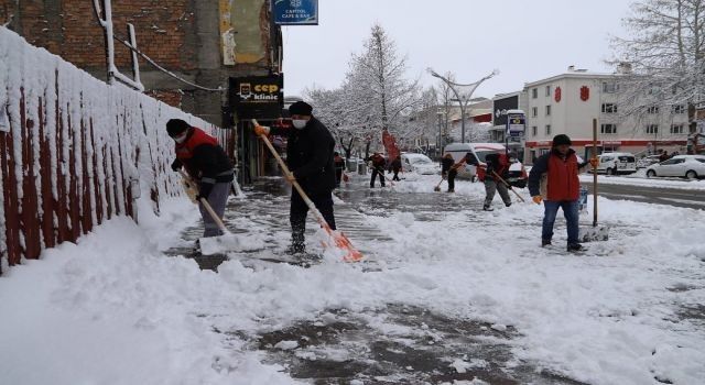 Erzincan Belediyesi'nden karla mücadele çalışması