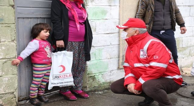 Erzincan Valisi Kızılay'la ihtiyaçları giderdi