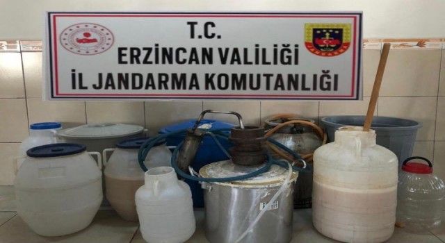 Erzincan&#039;da 205 litre kaçak alkol ele geçirildi