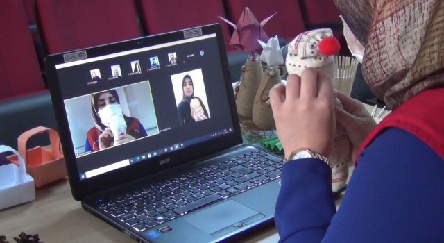 Erzincan'da gençler online eğitimde